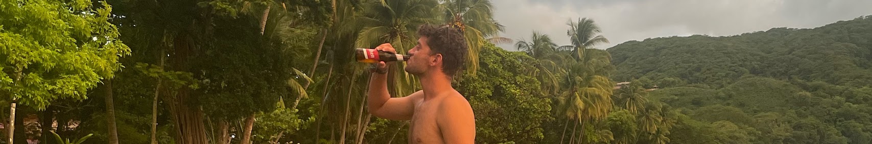 Timmy Karter Chico griego adicto al Reggaetón y la cultura latinoamericana